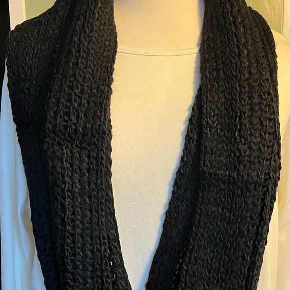 Black Knit Infinity Scarf round Isaac mizrahi qvc - Picture 11 of 11